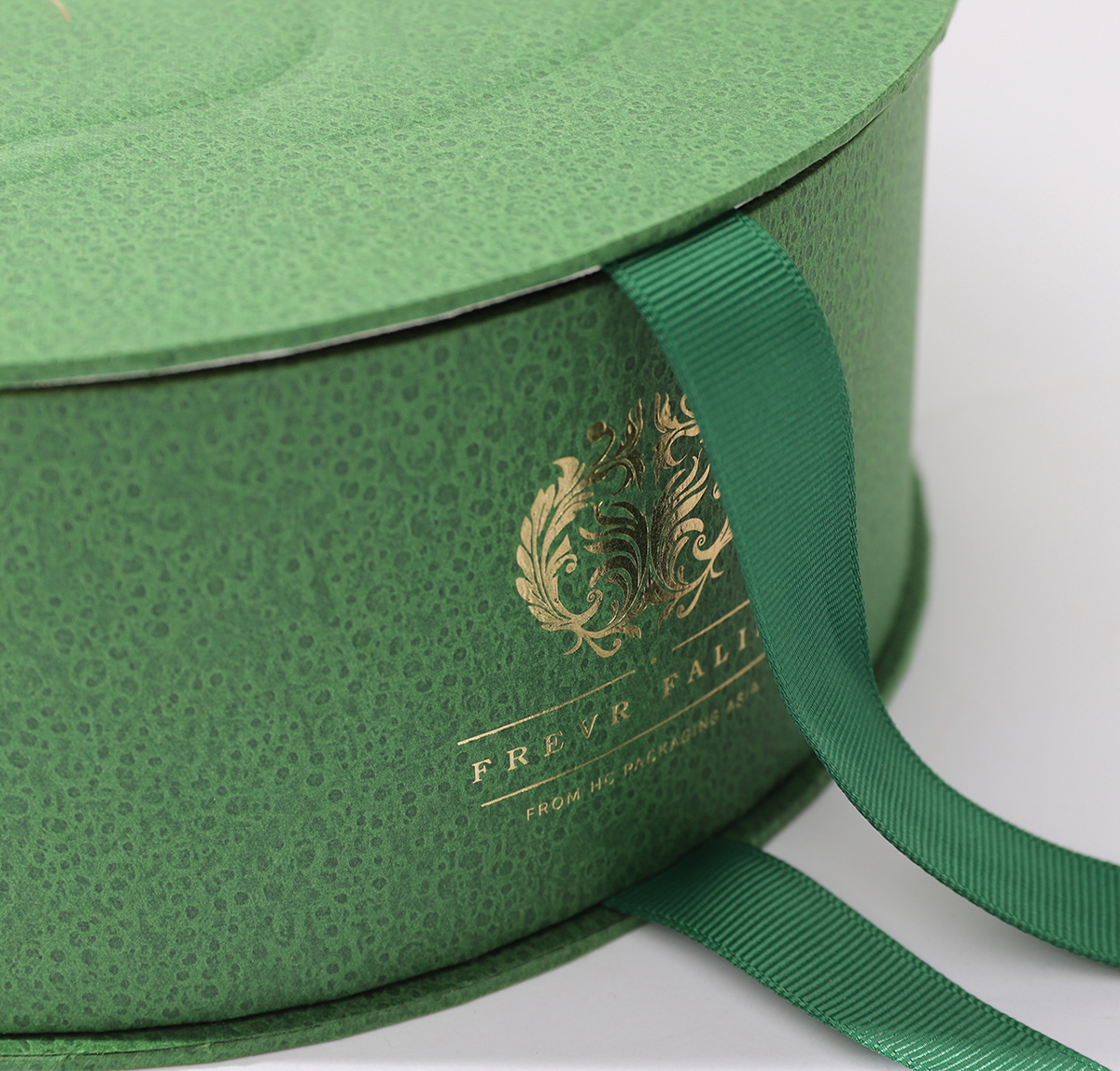 Special-shaped perfume gift box with ribbion